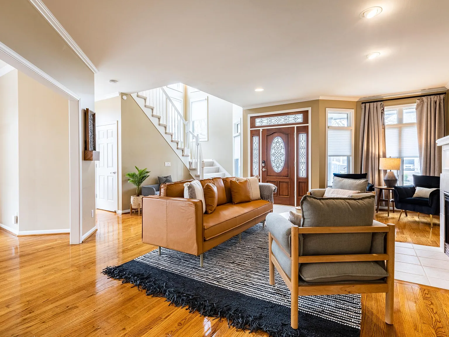 1181 Davis Ave — Photo 3