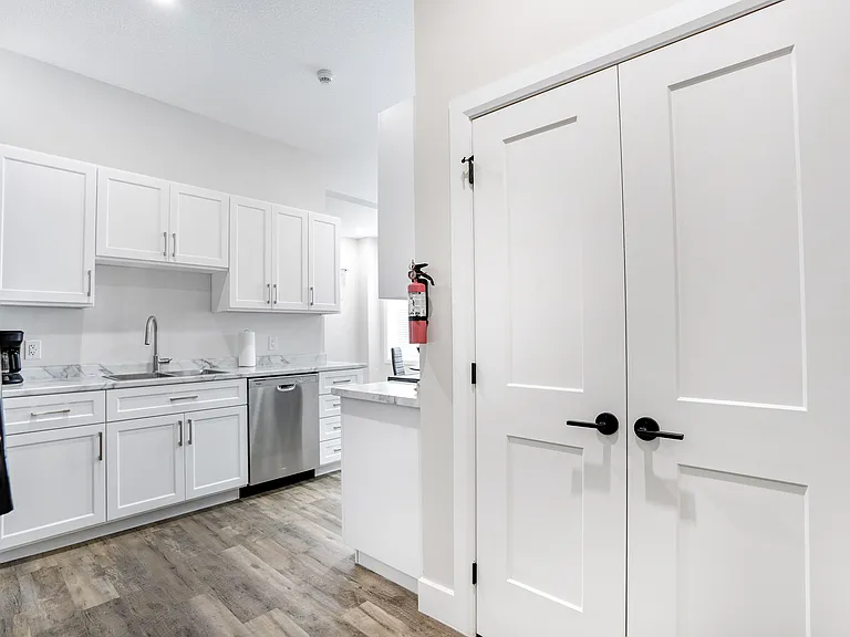 537 Talbot St — Photo 11