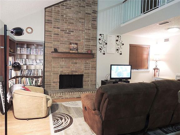 3rd image of 3123 Mayfair Dr