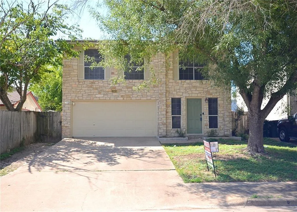 4 bed, 2.5 bath, 1871 sqft, $1,950 — Photo 1