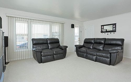 3rd image of 303 Ravenwood Way