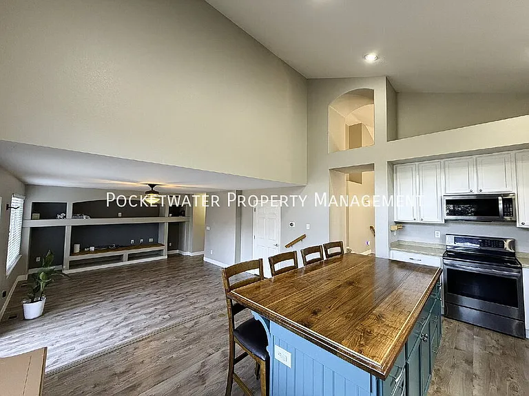 2127 Mountain Iris Dr — Photo 14