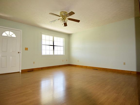 4th image of 223 Hillside Ln