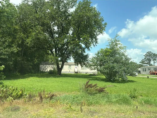 884 Honeysuckle St, Bridge City, TX 77611