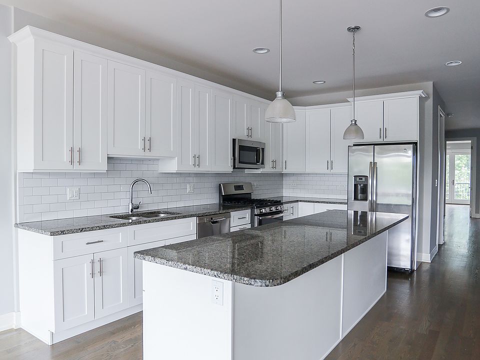 1st image of 4351 N Lincoln Ave #4