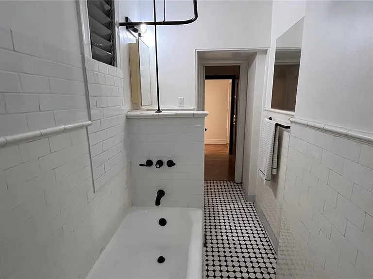 2121 James M Wood Blvd W #316 — Photo 8