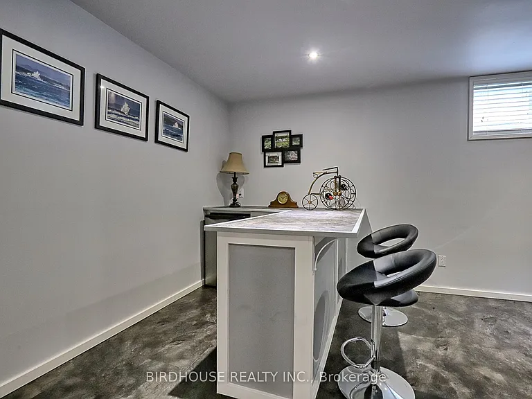 21 Ellis Cres — Photo 23