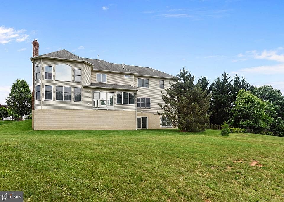 2nd image of 3803 Fox Valley Dr