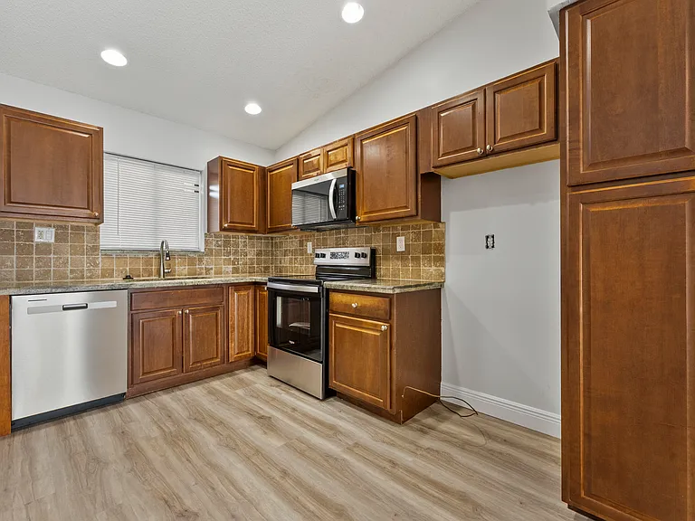 2900 Olivewood Ter #201 — Photo 5