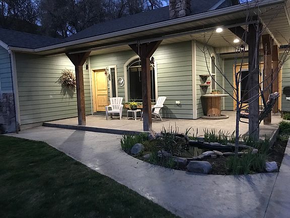 Front Porch w/water feature