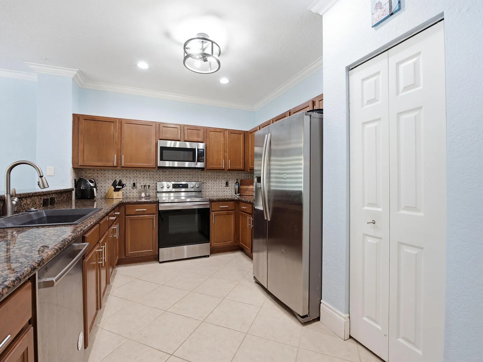 3 bed, 2.5 bath, 1622 sqft, $3,250 — Photo 4