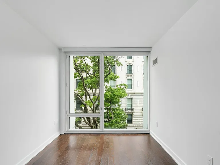 400 W 113th St #329 — Photo 16