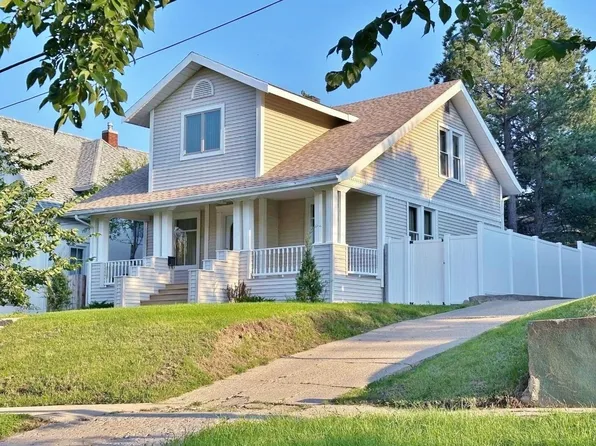 316 5th Ave SE, Minot, ND 58701