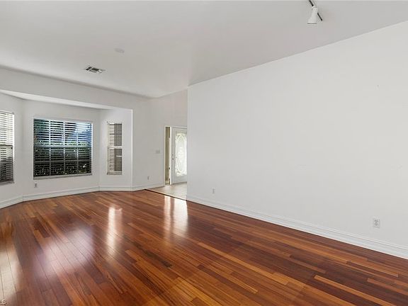 5th image of 11525 Woodmount Ln