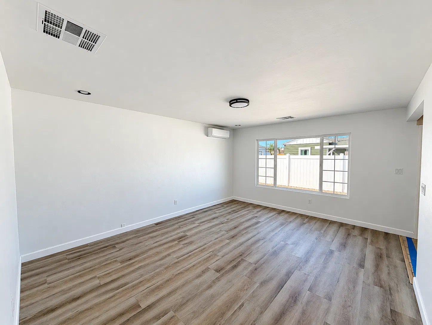 6945 Saranac (Back) — Photo 4