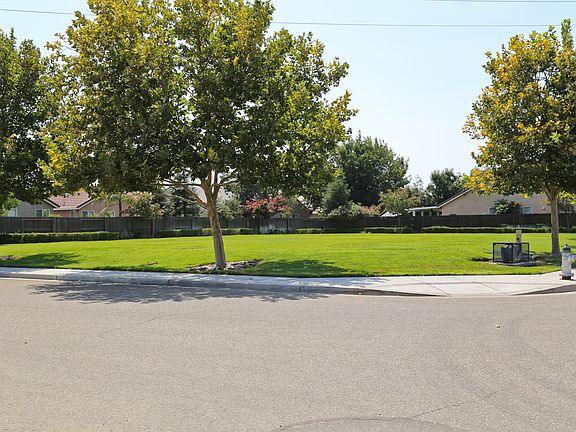 5th image of 162 S Clover Ave