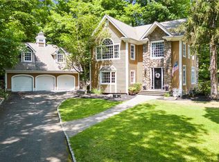 27 Lake Rd, Suffern, NY 10901
