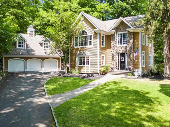 27 Lake Road, Suffern, NY 10901