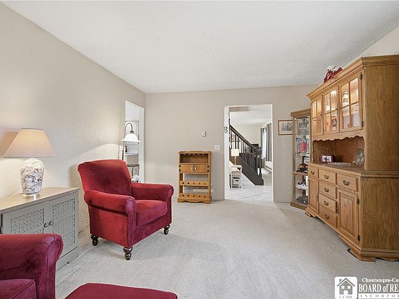 5th image of 28 Westminster Dr