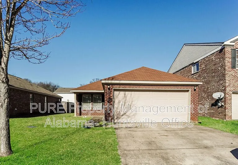 135 Wethersfield Dr — Photo 1