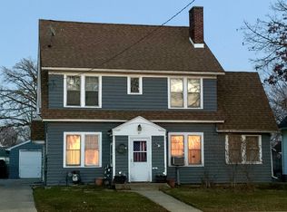 27 N Ohio St, Aurora, IL 60505