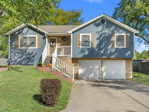 2044 NE Dill Dr, Lees Summit, MO 64086