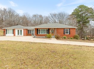 1118 N Charlotte St, Dickson, TN 37055