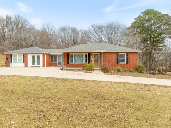 1118 N Charlotte St, Dickson, TN 37055