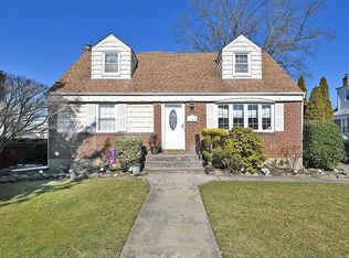 3495 Roxbury Ave, Wantagh, NY 11793