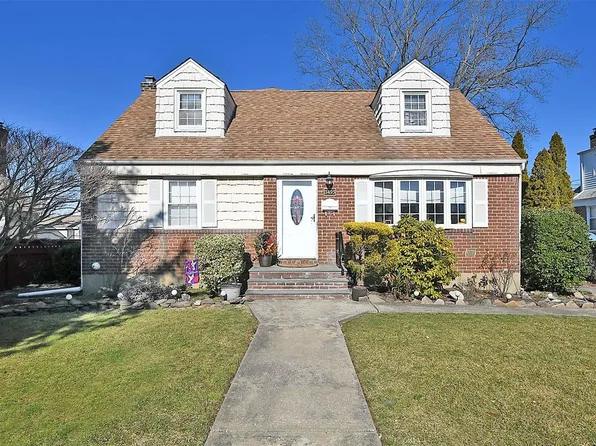 3495 Roxbury Avenue, Wantagh, NY 11793