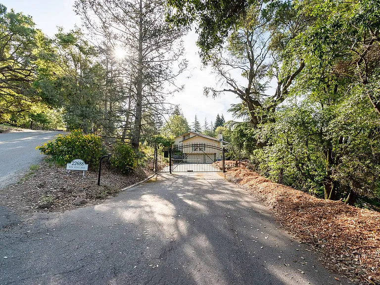22688 Riva Ridge Rd — Photo 2