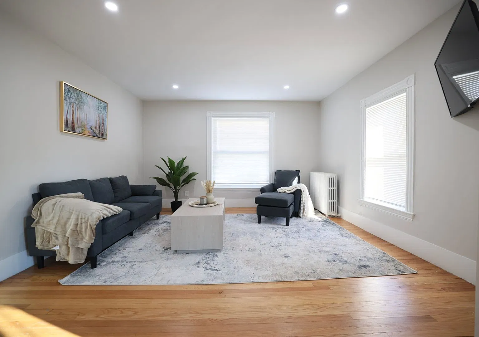 Spacious 2BR Apartment in Lewiston — Photo 2