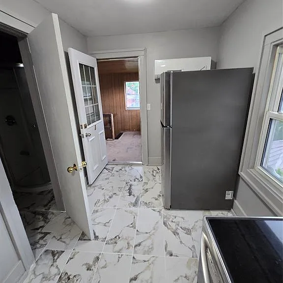 924 Pierre Ave — Photo 5
