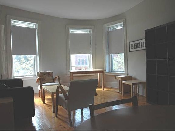 2nd image of 8 Mechanic St #1