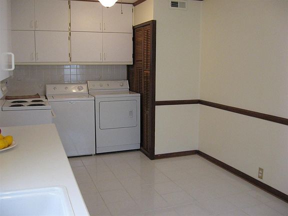3rd image of 1019 N Roosevelt Dr