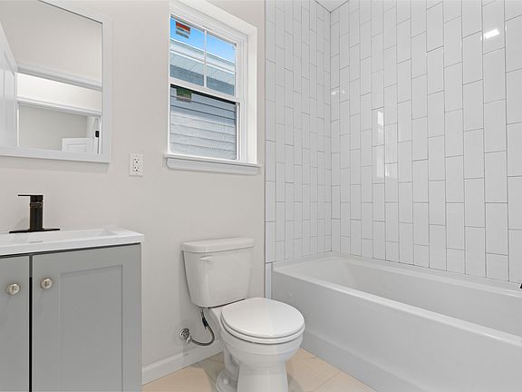 4th image of 15 Hillman St Floor 1