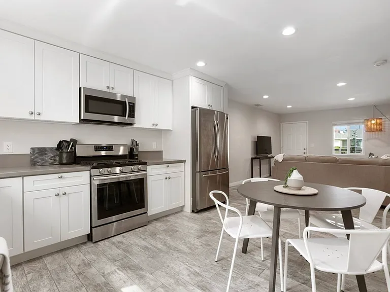 1207 Florence St — Photo 5