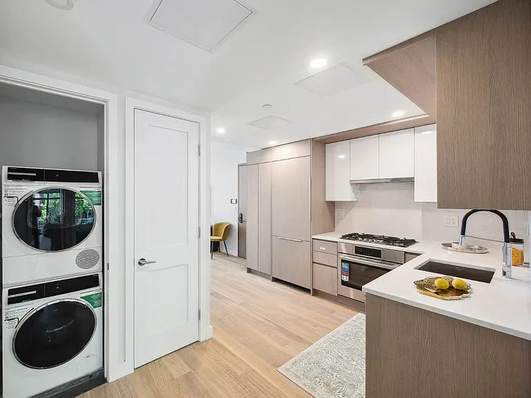 38-20 Parsons Blvd #710 — Photo 3