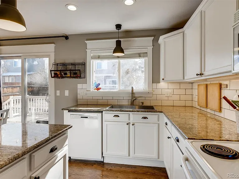 1118 Riddlewood Ln — Photo 8