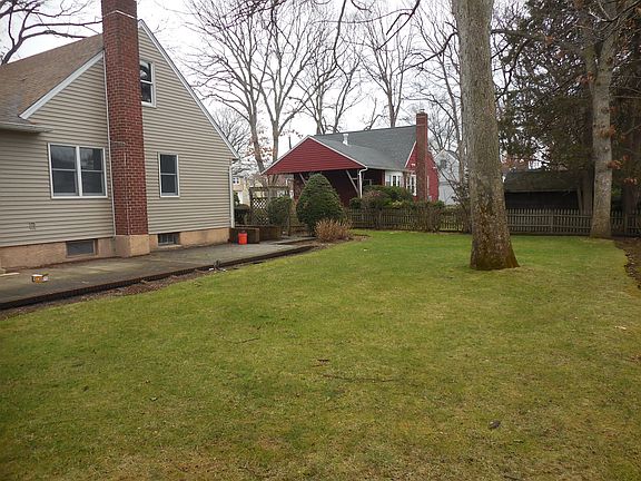 4th image of 98 New Hampshire Ave