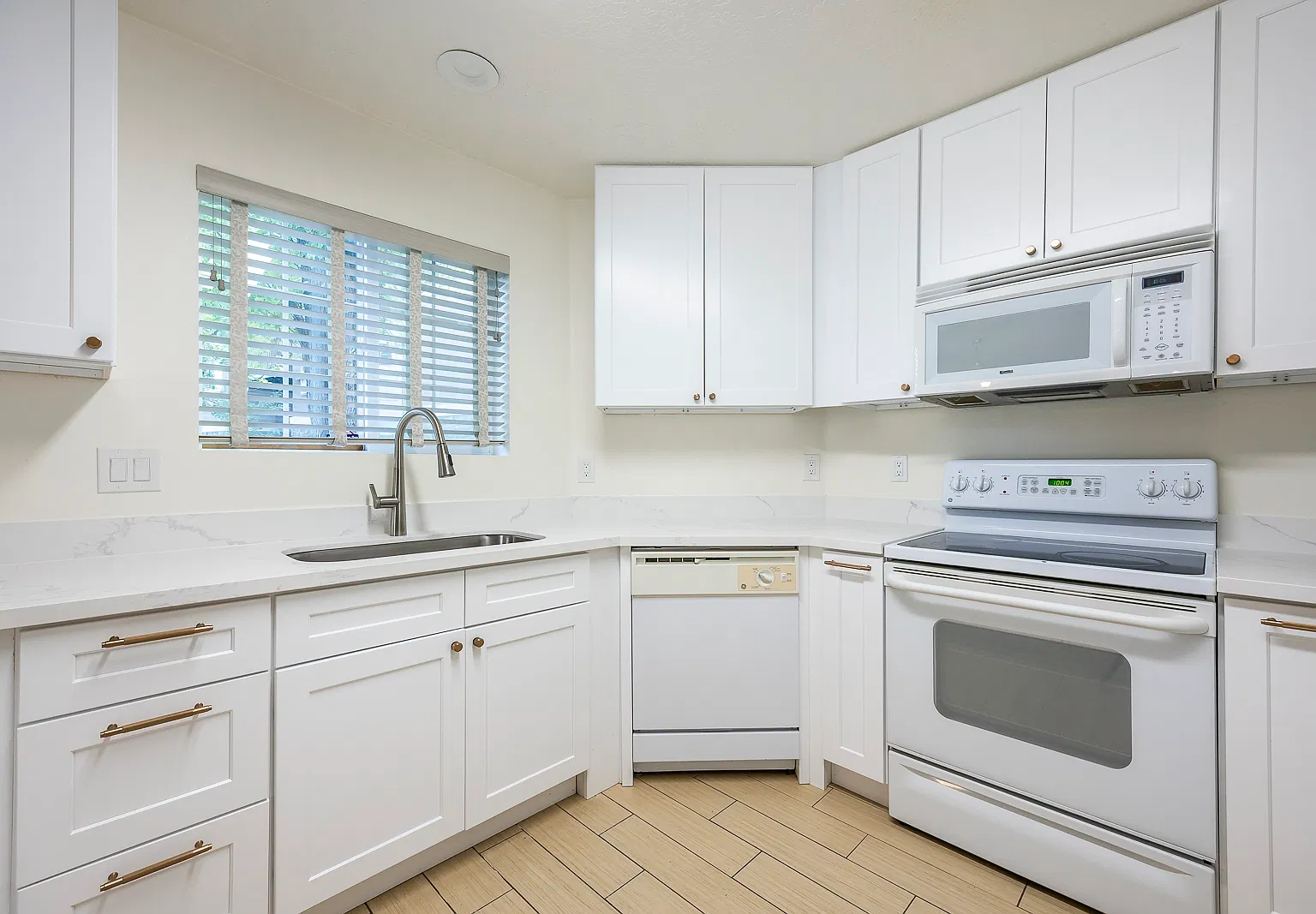 3 bed, 1247 sqft, $2,000 — Photo 4