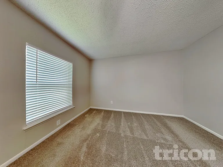 2610 Townhall Ln — Photo 6