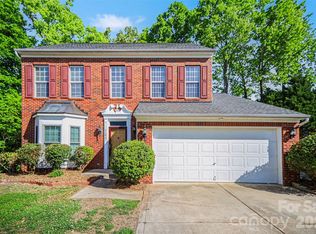 11647 Northwoods Forest Dr, Charlotte, NC 28214