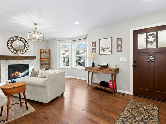 2nd image of 318 Delaware Avenue