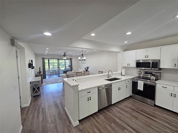 3rd image of 619 Spring Lakes Blvd