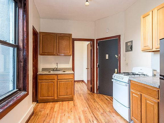 3rd image of 206 Scholes St APT 19