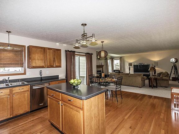 3rd image of 6968 Onyxbluff Ln