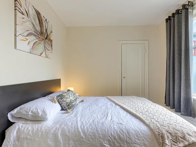 935 Jervis St #6 — Photo 6