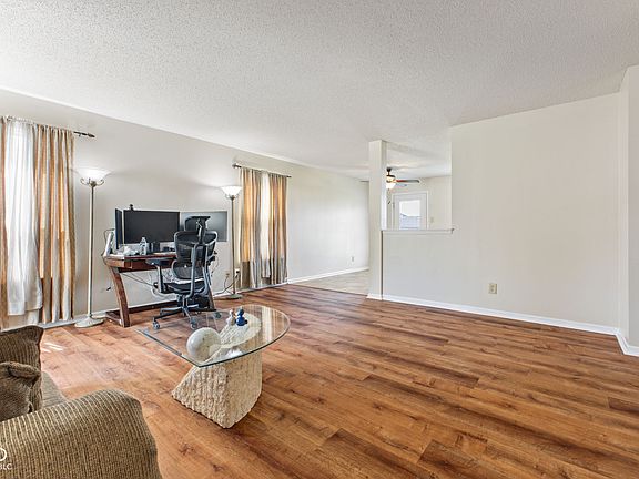 4th image of 6722 Waverhill Dr