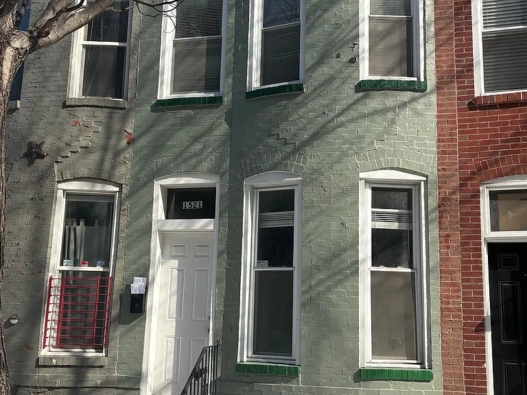 1521 Barclay St — Photo 1